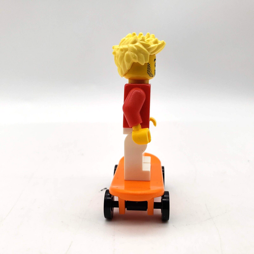 LEGO CITY 1325 Town Stuntz Announcer Dynamo Doug Blonde Hair Skateboard Flames - Picture 4 of 5