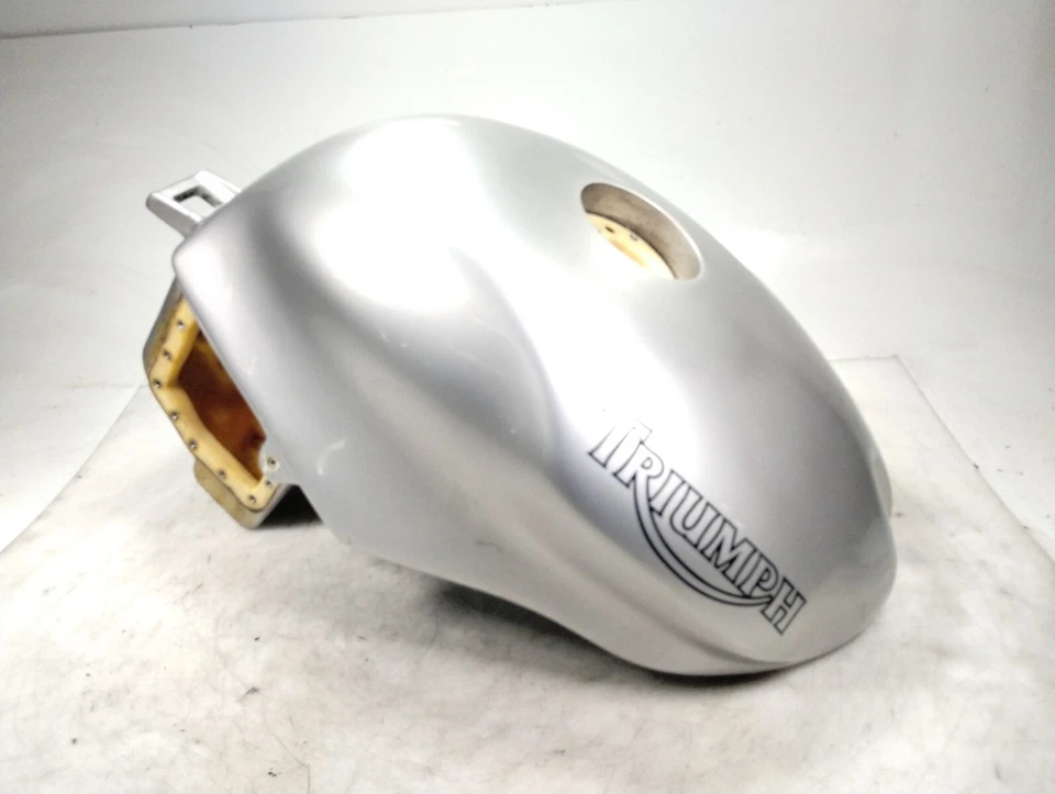 Triumph Daytona 955i 2002 tanque de combustible de gasolina plateado Foto 3 de 4