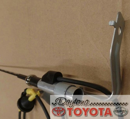 OEM Toyota SIENNA Antenna Holder with pole antenna 86309-08040 FITS 2011-2015 - Picture 3 of 3