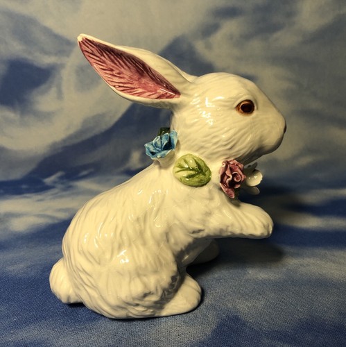 4" Glazed Ceramic White Bunny Rabbit w/ Floral Garland Necklace As Is - Bild 2 von 12