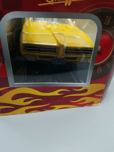 American Graffiti 1969 Pontiac GTO Judge Motor Max 1/18 Scale Diecast Model - Picture 6 of 8