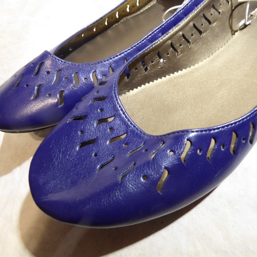 🩰 Mossimo Round Toe Ballet Flats 8.5 M Cobalt Blue Leatherette; Pierced Details - Picture 13 of 15