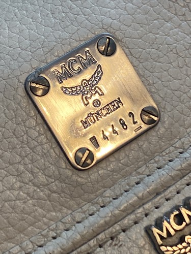 MCM Tri Fold Long Wallet Creamy White RARE MCM Studded - Afbeelding 2 van 12