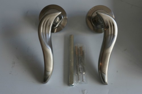 Internal/External Door Lever Handle on Rose - Picture 3 of 9