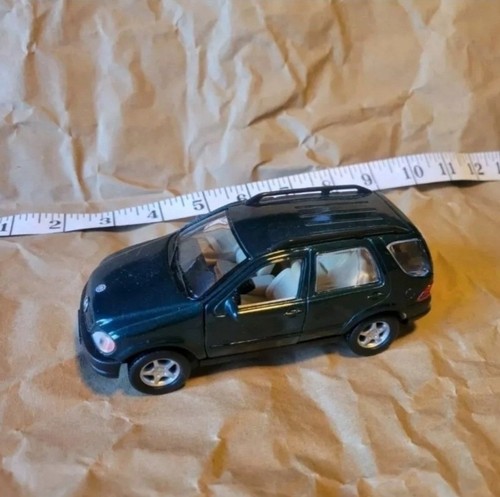 KINSMART BMW 1/36 Scale Diecast Car