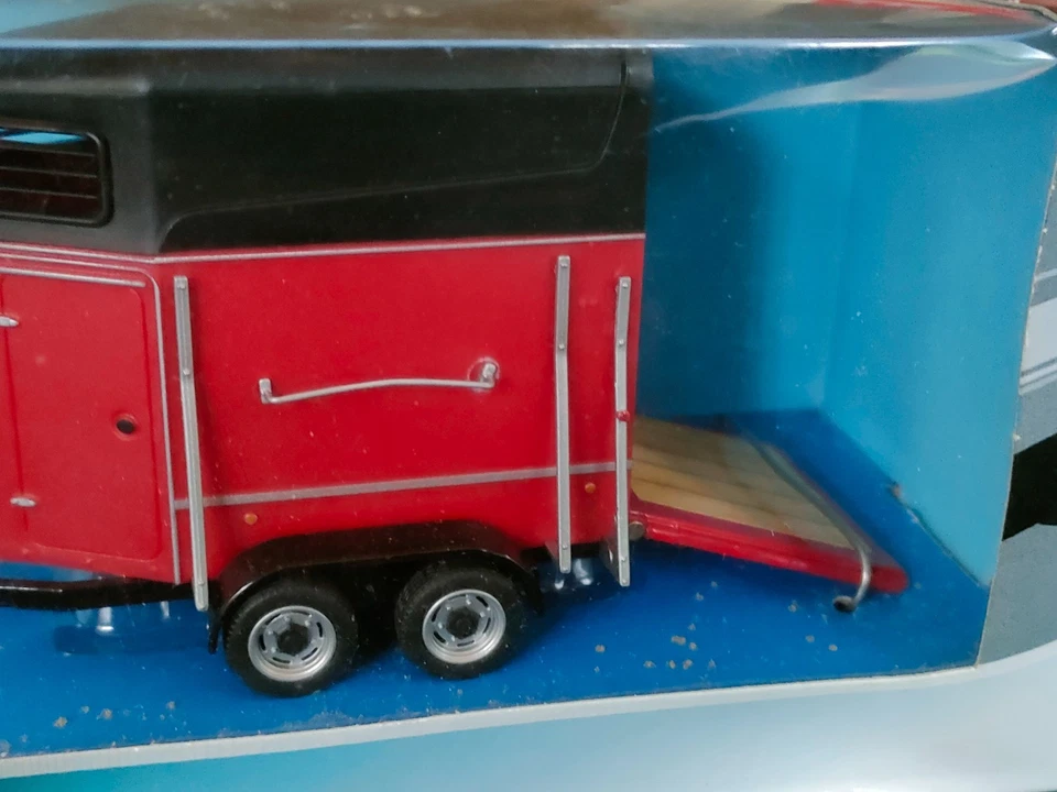 Cararama 1:43 x2 VW Microbus + Horsebox / VW T2 Pickup + remolque/carga avión Nuevo en caja Foto 3 de 4