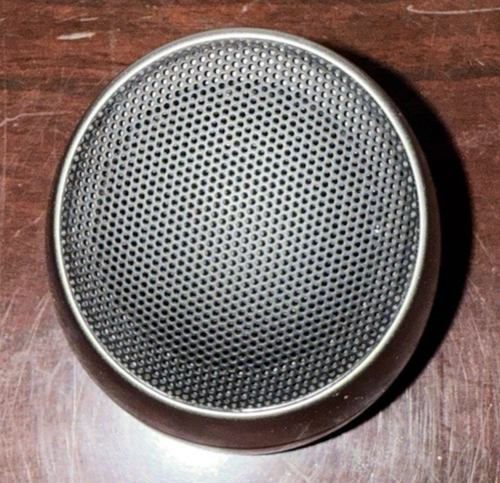 i Home Model IHM76 Rechargeable Mini Portable Speaker USB Connection - Picture 2 of 5