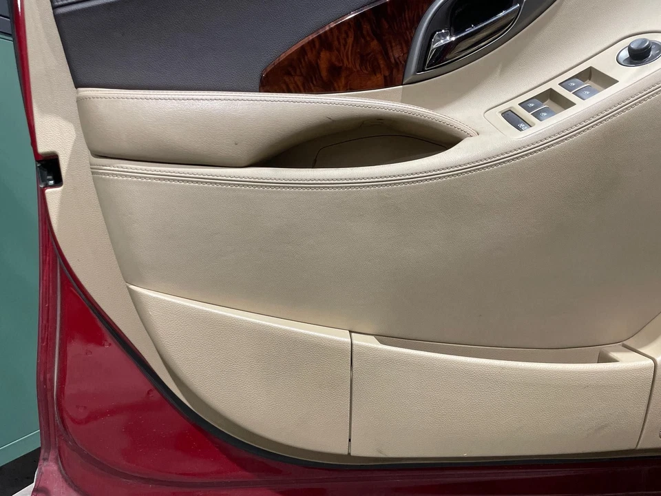 10-13 LACROSSE Front Door Trim Panel LHCocoa/Light Cashmere-4AC Foto 4 de 4