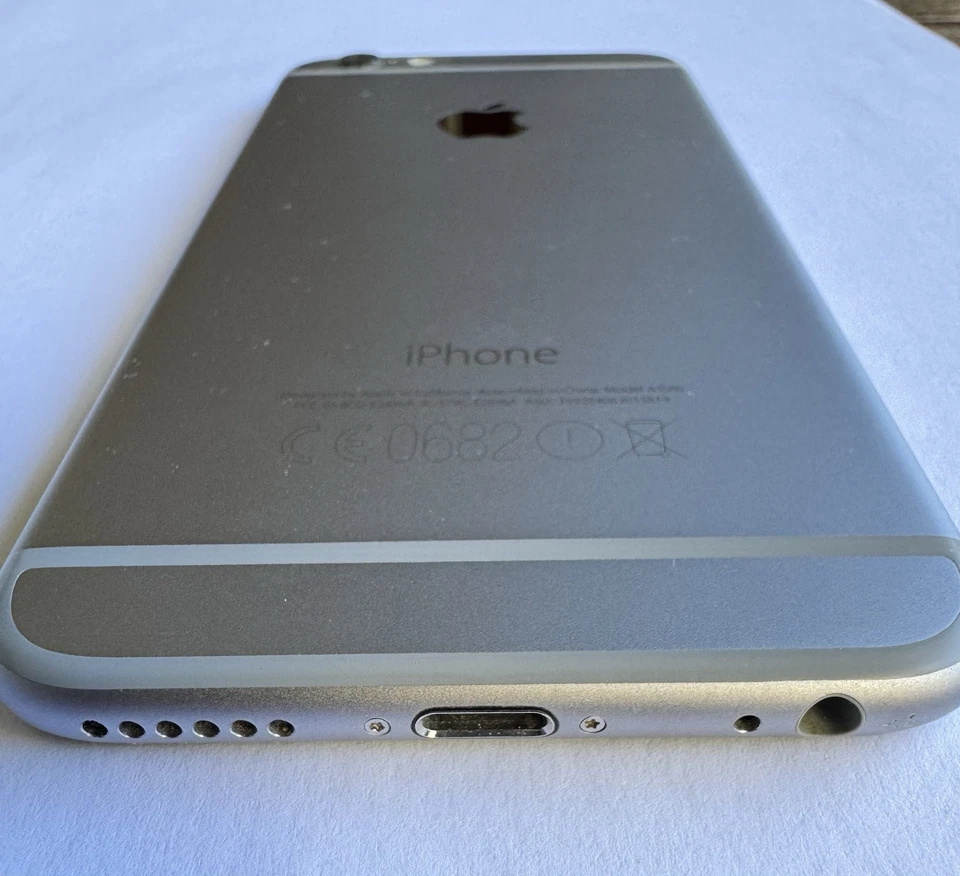 iPhone 6. Solo Per Ricambi. Scherno Senza Graffici. Si Accende Ma Non Funziona - Immagine 4 di 4