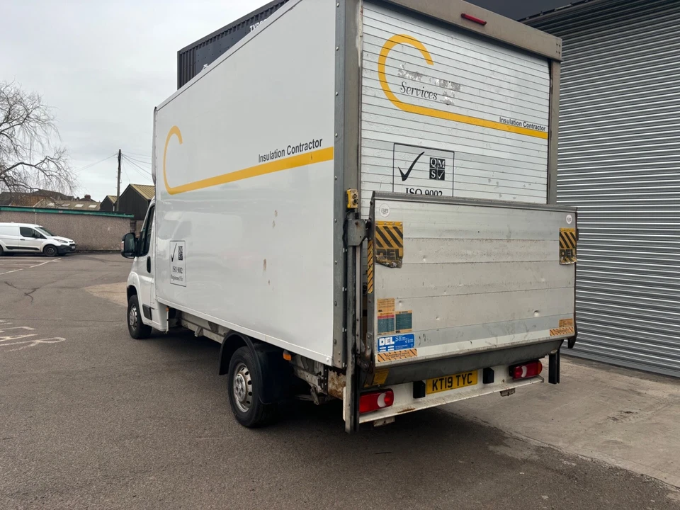 peugeot boxer luton van WITH TAIL LIFT no vat - Image 4 of 4