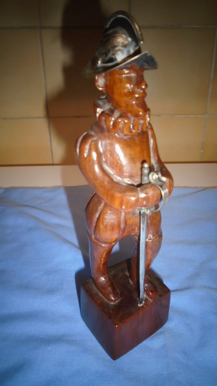 Picture 1 of 8