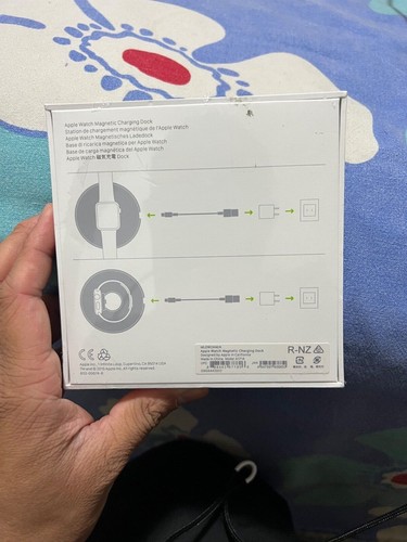 Apple Watch Magnetic Charging Cable - White (MLDW2AM/A) - Photo 3 sur 6