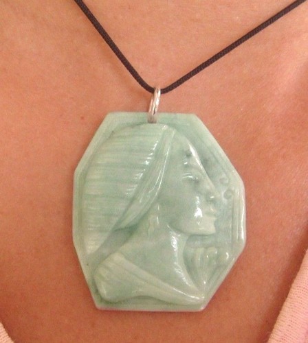 Hand-Crafted Natural BURMA GREEN "A" JADE Egyptian Woman Pendant/ Cameo Carving - Picture 3 of 3