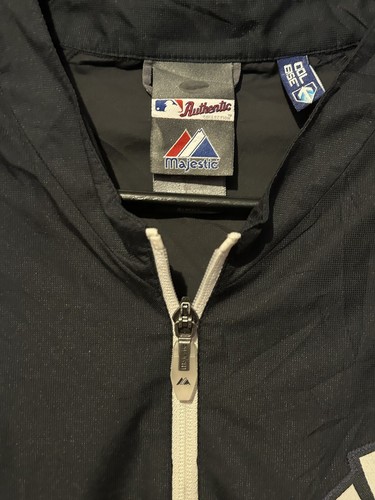 New York Yankess- Majestic- 1/4 zip- Cool Base Jacket w/removable sleeves- Small - Picture 6 of 7