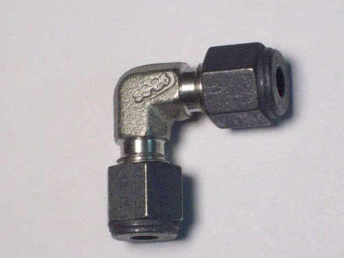 1- Parker Stainless Steel CPI Union Elbow, 3/16" OD Tube, 3-3 EBZ-SS   - Picture 1 of 3