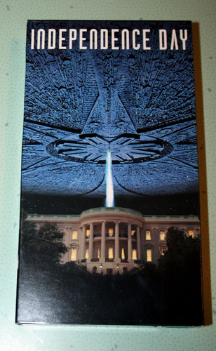Independence Day 1996 VHS w/ ID4 Hologram Cover Card Will Smith Jeff Goldblum - Picture 1 of 7