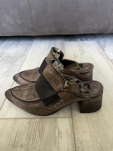 Freebird FB Dylan Distressed Leather Slip On Shoes Mules Comfort Women’s Size 7 - Picture 1 of 13