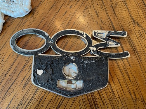 1999-2004 CHRYSLER 300M TRUNK LID EMBLEM BADGE - Picture 2 of 2