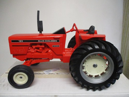 Allis Chalmers Model 185 Toy Tractor "2004 Farm Show" 1/16 Scale, NIB - Picture 2 of 8