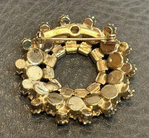 Broche broche corona tono dorado estrás cristal azul aguamarina imitación vintage - Imagen 4 de 6