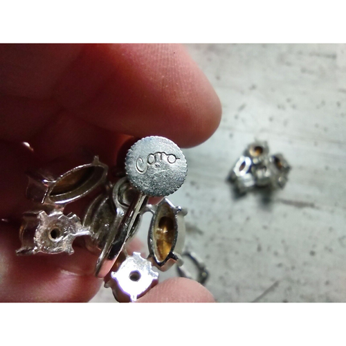 Vintage Coro Silver Tone Clear Rhinestone Screwback Earrings Costume DAMAGE - Picture 7 of 8