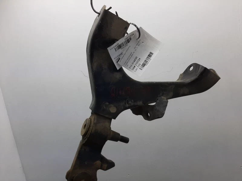 Нижний рычаг управления передний монтажный кронштейн для пассажира 02–09 GMC ENVOY 25918965 - Изображение 2 из 4