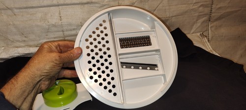 The Sharper Image ~ Cortadora de mandolina giratoria para ensaladas verde y blanco intercambiable - Imagen 8 de 17