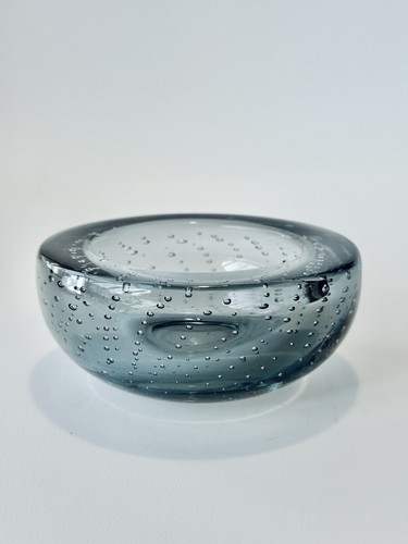 Whitefriars #9099 Arctic Blue Glass Controlled Bubble 4" Bowl - Picture 6 of 17