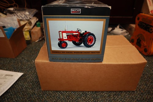 Speccast 1/16 International Harvester Farmall 504 Narrow Front Diesel Tractor IH - Picture 4 of 18