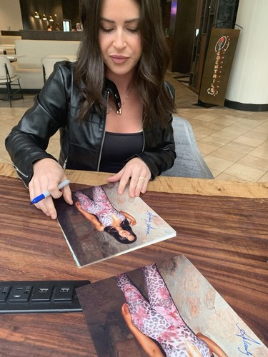 Arkady Aura Autografiado 8x10 AEW Envío Gratis #2 - Imagen 2 de 3