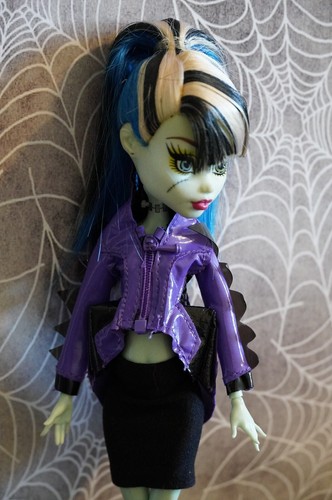 Monster High GOTH GIRL Outfit - NO DOLL - Picture 3 of 8