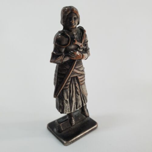 Antike Jeanne d'Arc Metallfigur Monogramm Topper 2"