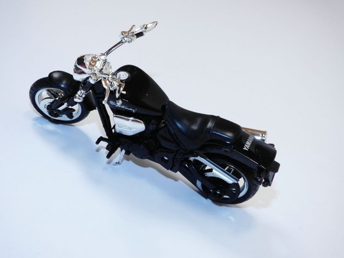 Moto YAMAHA ROAD STAR Warrior noir 2002 1/18 - Bild 2 von 5