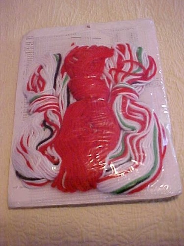1992 Bernat Christmas Plasticanvas SANTA HOLDERS Kit - Picture 2 of 4