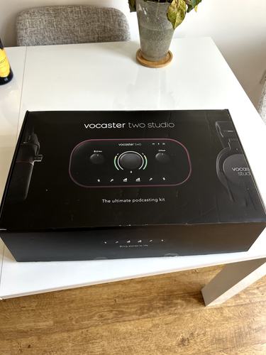 FOCUSRITE VOCASTER TWO PODCASTING KIT