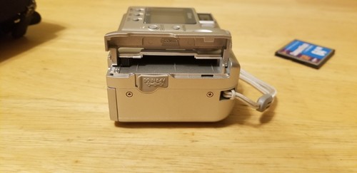 Nikon Coolpix 775 Vintage 2.1MP Compact Digital Camera untested, w mem card - Picture 5 of 6