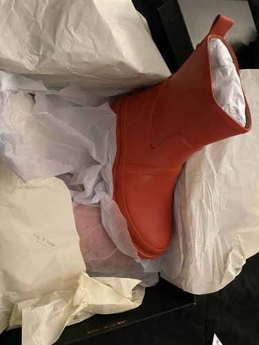 rain boots - Picture 4 of 4