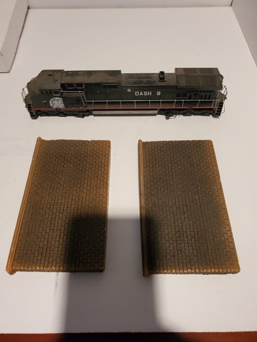 Weathered HO/N scale bridge support walls (2) made but not placed on layout - Picture 2 of 2