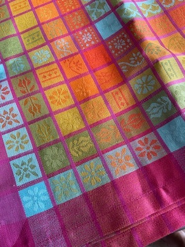 LE JACQUARD FRANCAIS Amazing color 50% cotton 50% linen Tablecloth 69 x 69 in - Picture 3 of 8