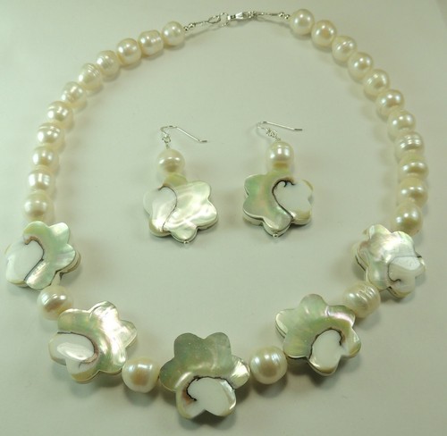 Shell & Pearl Statement Necklace & Earring Set Handcrafted Wedding - Picture 2 of 2