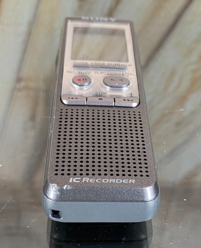 Sony ICD-P520 Digital Voice Recorder with 256 MB Built-in Flash Memory and USB - Picture 8 of 10