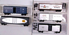 5 N scale MicroTrains boxcars in original boxes lot 5813