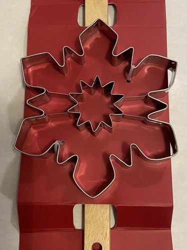 Lennox Holiday Spatula With Snowflake Cookie Cutter - Picture 3 of 4