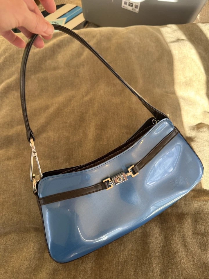 Mini bolso de mano de diseñador Beijo azul cobalto charol Foto 2 de 3