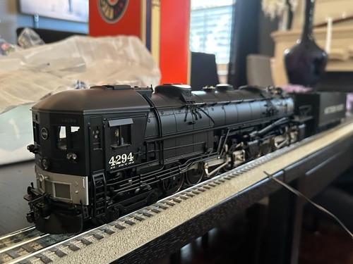 Lionel Southern Pacific AC-12 Cab Foward 4-8-8-2 Locomotive & Tender MIB 6-38071
