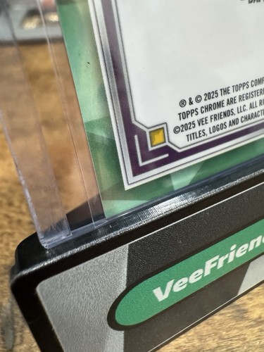 Dapper Dachshund Edición Zafiro VeeFriends Topps Cromo 5/5 REFRACTOR ROJO - Imagen 12 de 15