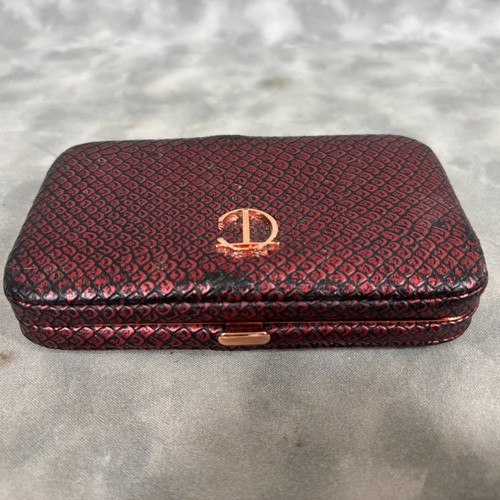 Estuche compacto Christian Dior rojo imitación piel de serpiente años 70 de colección cierre de logotipo - Imagen 2 de 6