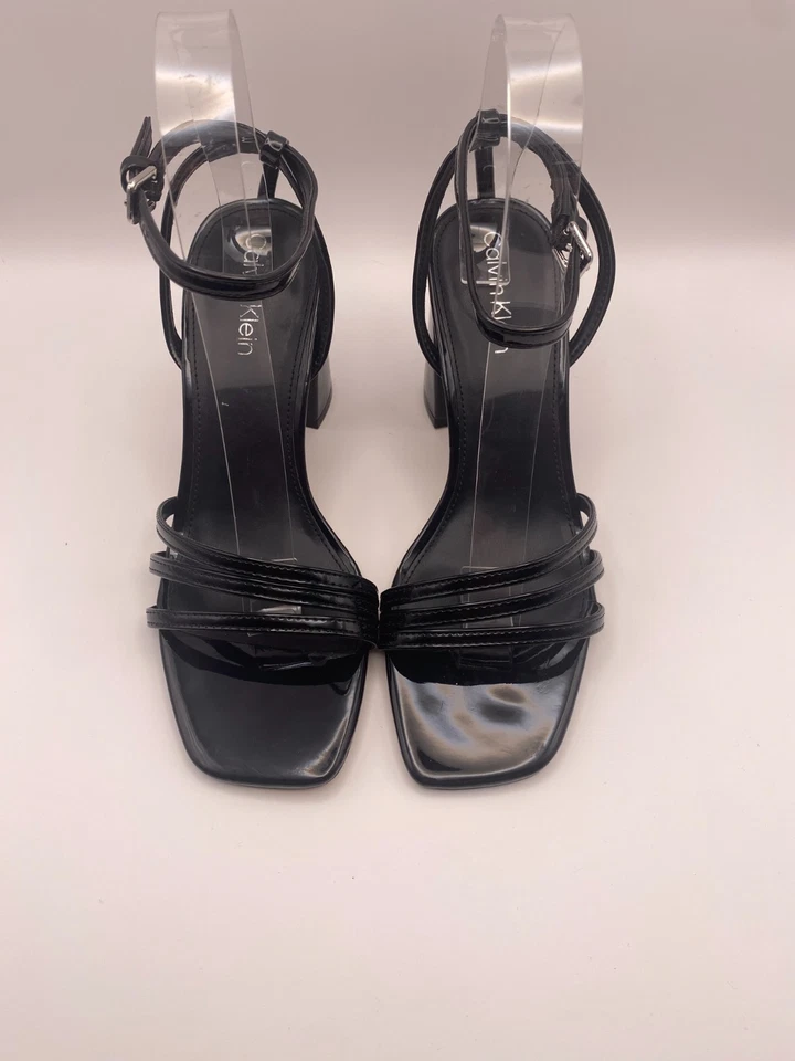 Sandalia de tacón Calvin Klein Quiva negra con correa para mujer talla 7 Foto 2 de 4