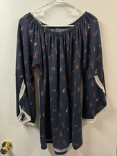 Win Win Women’s Blue Bell Sleeve Tunic Size Large L-XL Floral