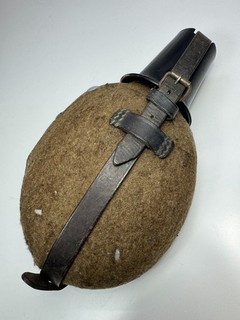 alte FELDFLASCHE WEHRMACHT 2. WK MILITÄR RFI 1941 mit Bakelit Trinkbecher